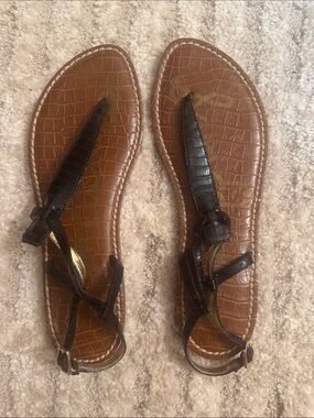 Sam Edelman Brown Croc-Embossed Leather T-Strap Sandals with Black Straps